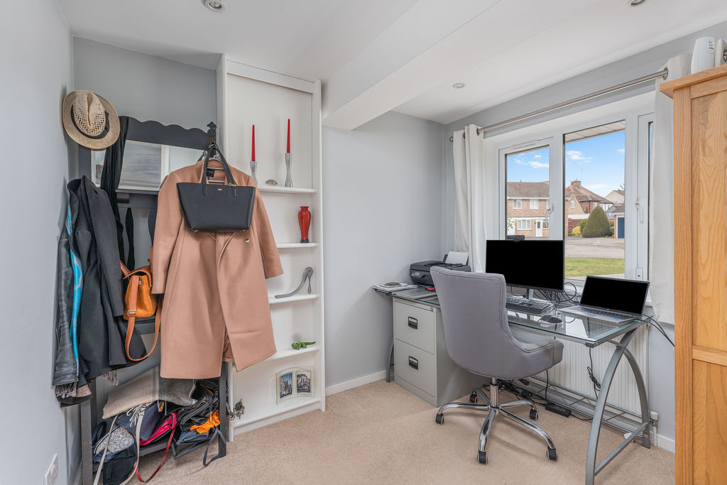 Gauntlets Close Bloxham